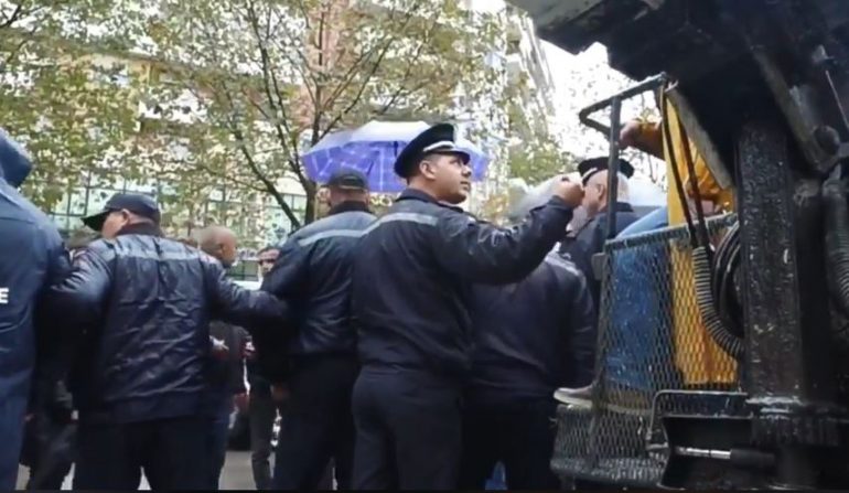 Unaza e Re, tension mes banorëve dhe policisë bashkiake