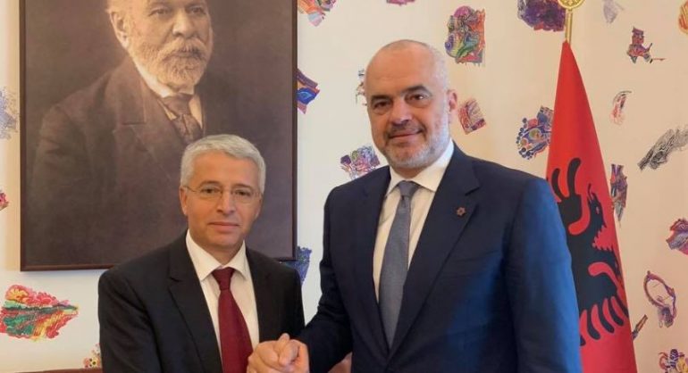 Zv.ministri Lleshi nis punën, ja urdhri i parë