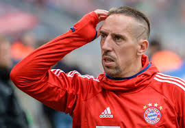 Ribery humbet toruan, godet me shuplakë gazetarin