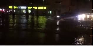 Reshjet përmbysin sërish rrugët e Durrësit (FOTO)