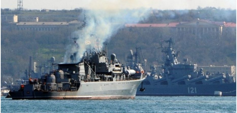 Rusia qëllon dhe konfiskon luftanijet ukrainase