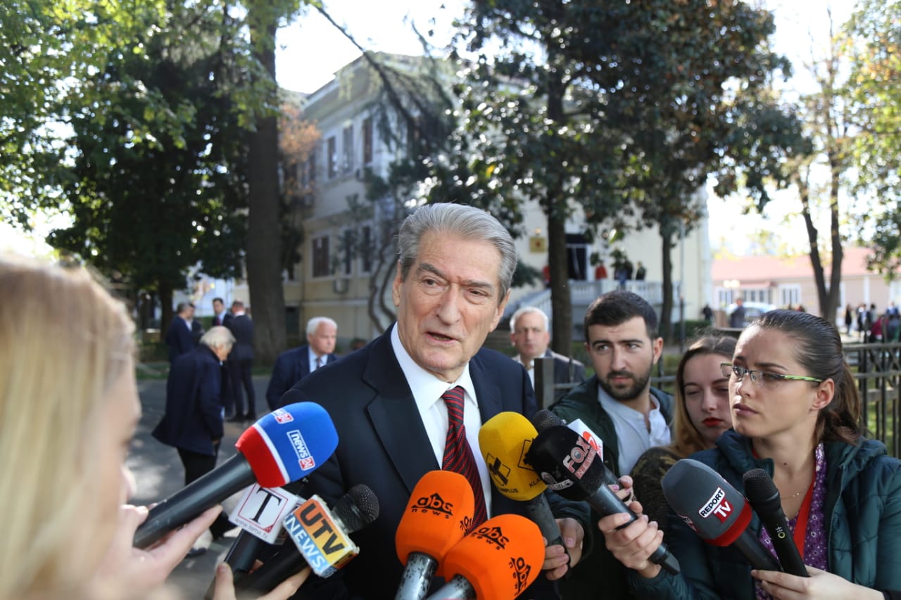 Berisha: Mid’hat Frashëri po pushon i nderuar, ekzekutorët në koshin e historisë