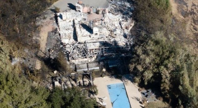 Këngëtarja e njohur publikon imazhe para dhe pas djegies së shtëpisë (FOTO)