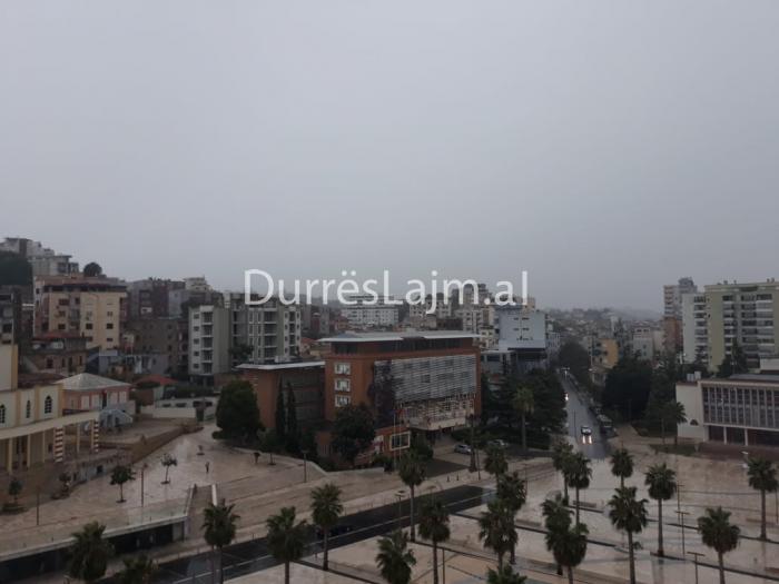 Moti sot, kur do të pakësohen reshjet e shiut