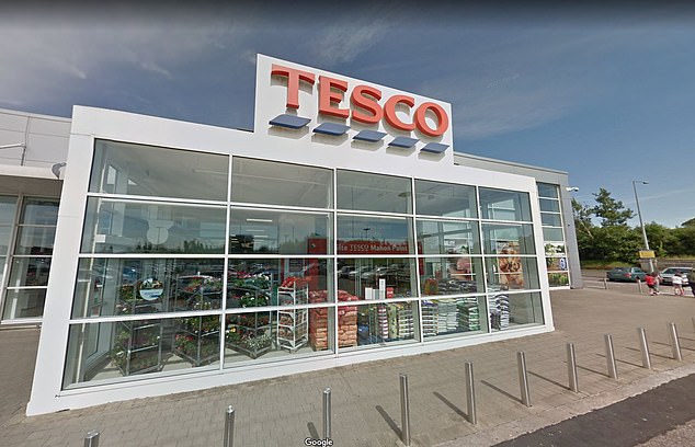 Burg për gruan shtatzënë, hapi pakon e patetinës në supermarket