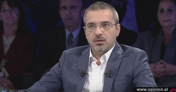 Lala pyet Tahirin: Në pronësi të kujt ishte jahti 600 mijë euro?