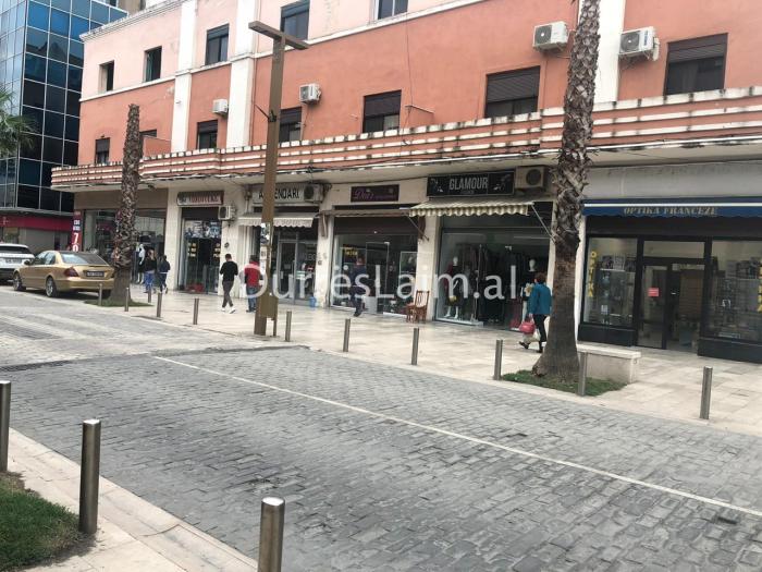 Hajdutët po bëjnë kërdinë gjatë natës në dyqanet e Durrësit. Policia nuk ka autorë (VIDEO+FOTO)