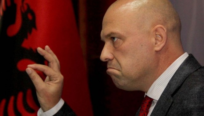 Manjani:  Frymëmarrja e Ramës varet nga vrasja e njerëzve