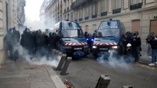 Rifillojnë protestat në Francë, shteti angazhon 90 mijë policë