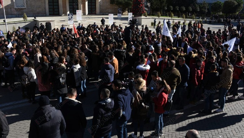 Vazhdon protesta, studentët sot përpara Kryeministrisë