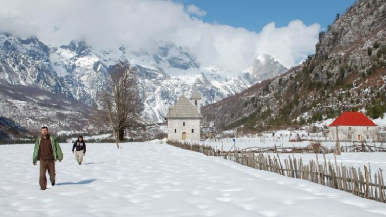Thethi vijon i bllokuar prej dy javësh dhe pa drita, banorët – shtetit: Hapni rrugën