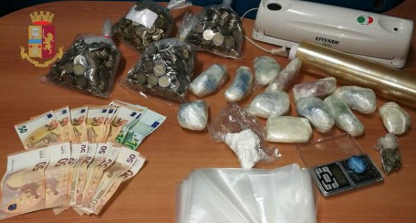 Kokainë e pastër brenda tollumbaceve, arrestohet shqiptari