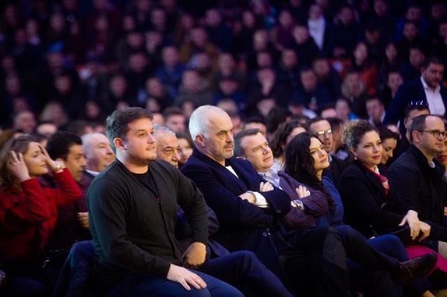 Publikohen bisedat/ Eljo Hyska udhëzon aktivistët çfarë t’i komentojnë Ramës (FOTO)