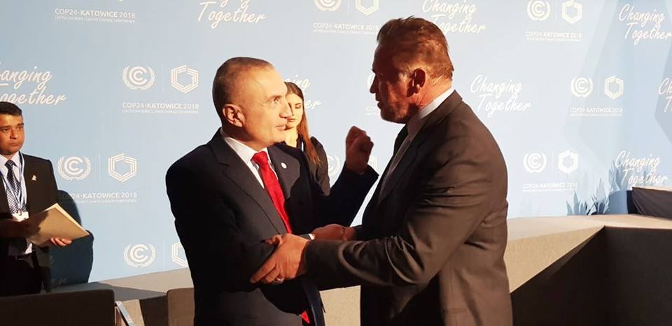 Presidenti Meta takon aktorin Arnold Schwarzenegger: Në Shqipëri së afërmi