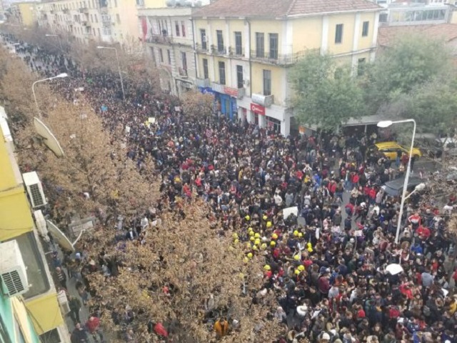 Dialog në “Top Show”, studentët: Kush shkon te Rama, nuk është pjesë e jona