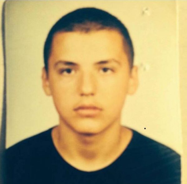 E njihni këtë djalin në foto? Është nga reperët më të njohur shqiptarë