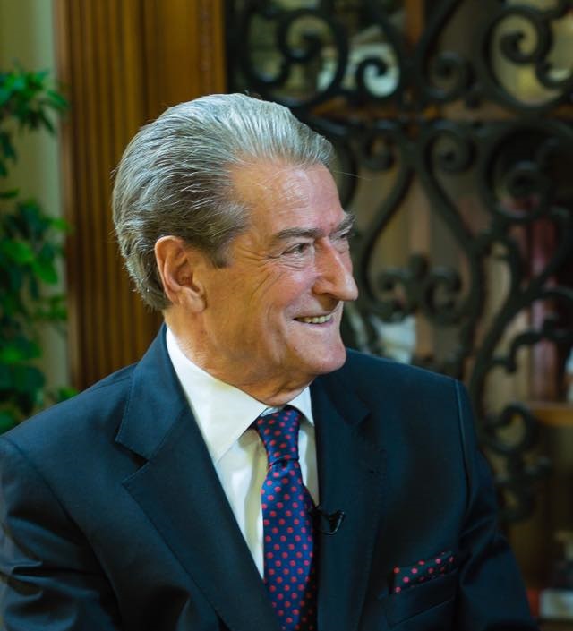 “Arsyeja e vërtetë përse u ndaluan fishekzjarret në Shqipëri”