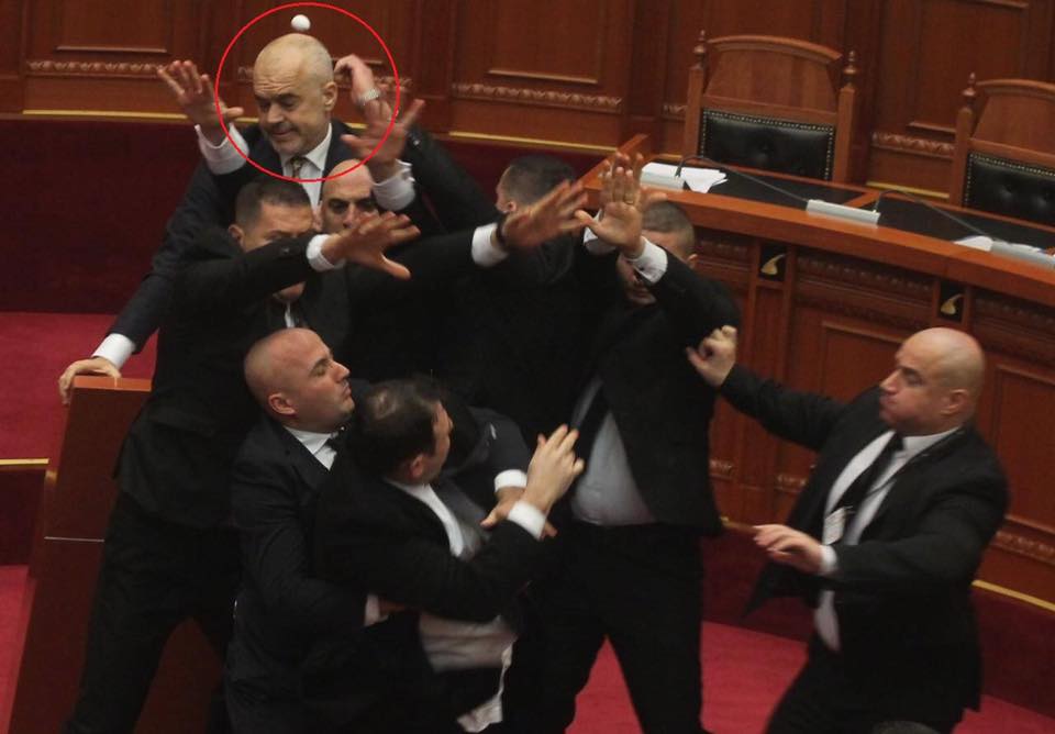 Balla nxjerr videon: U deshën 6 muaj që “pula” Lulzim të prodhonte 2 vezë