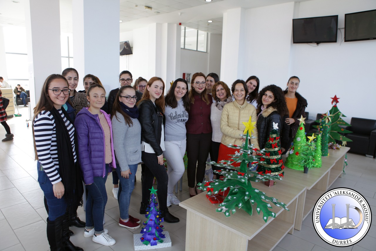 Durrës, studentët e Fakultetit të Edukimit presin vitin e ri me ide mjaft origjinale (FOTO)