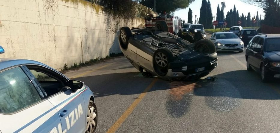 Përmbyset makina e dy shqiptarëve në Itali