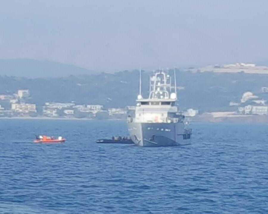 Forcat e Armatosura shqiptare u shpëtojnë jetën 84 emigrantëve