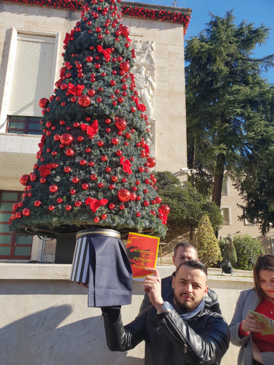 Studentët “dhuratë” të veçantë Ramës për Krishtlindje (FOTO)