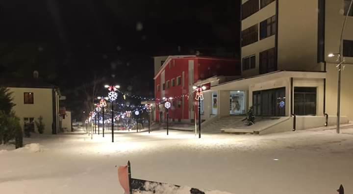 Shqipëria zbardhet nga dëbora (FOTO)