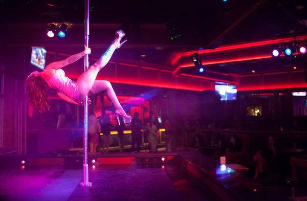 Jo vetëm bastet sportive, nga 1 marsi zhvendosen edhe strip-club-et