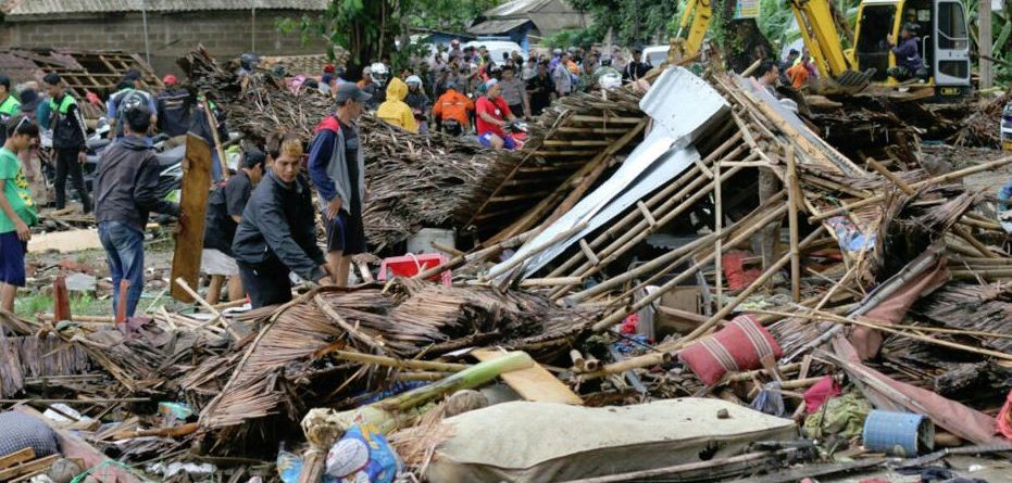 VIDEO/ Publikohen pamjet e shpërthimit të vullkanit, mbi 370 të vdekur