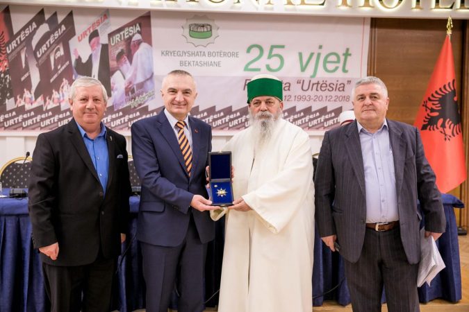 Meta çmon revistën “Urtësia” me titullin “Naim Frashëri”