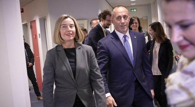 Haradinaj tregon pse u nervozua gjatë takimit me Mogherinin