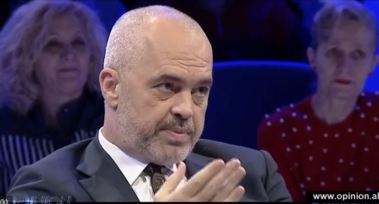 Studentët punojnë turni i 3-të, Rama: Edhe vajza jonë punonte recepsioniste