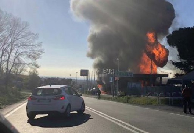 Shpërthim i fuqishëm në një çisternë karburanti në Itali