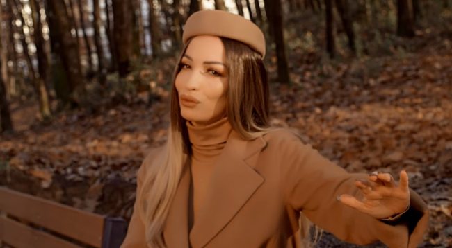 Rovena Stefa ka dy fjalë për vajzën që po merret me ish-in e saj