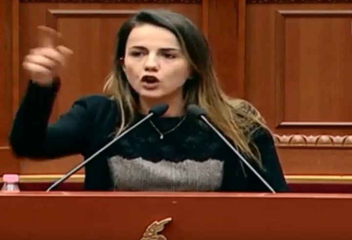Rudina Hajdari shkon në Kuvend: Asnjë nga ju nuk e do këtë vend
