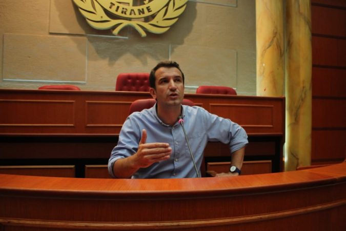 Veliaj: Jorida Tabaku i dha leje ndërtimi gjyshes së saj