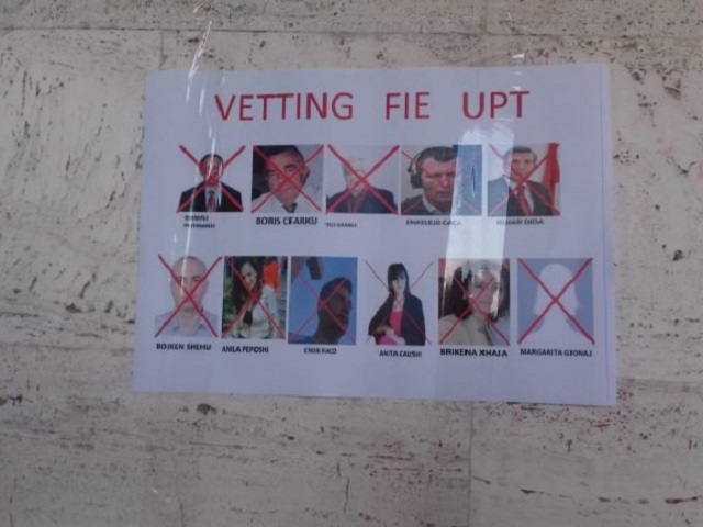 “Vetting për pedagogët”, studentët i publikojnë me foto e emra