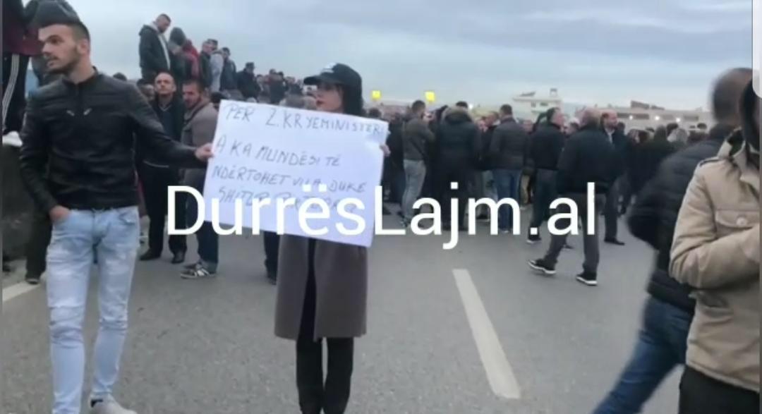 Protestë edhe në Durrës, bllokohet autostrada (FOTO&VIDEO)