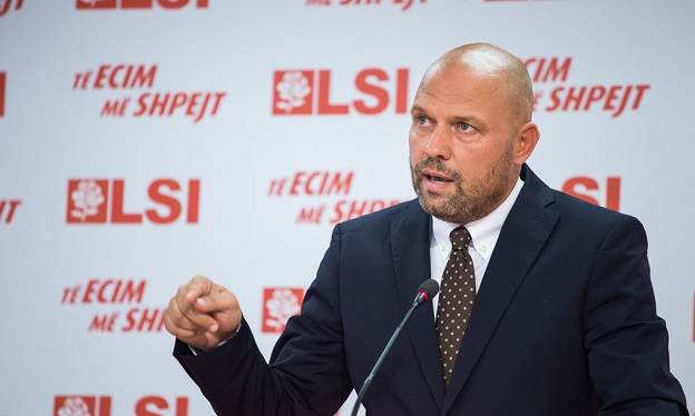 A do kandidojë për zgjedhjet vendore? Si përgjigjet ish-ministri