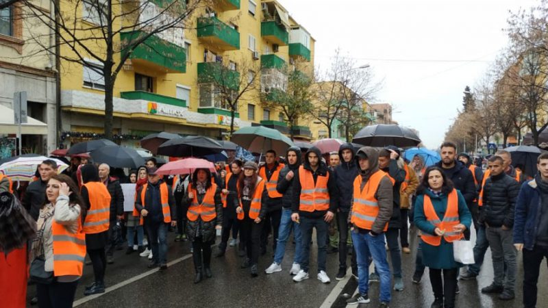 Studentët përzënë protestuesit e Unazës së Re: Jeni të politizuar