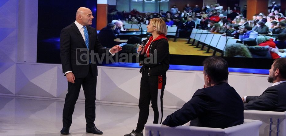 Studentja publikon mesazhet me kryeministrin Rama