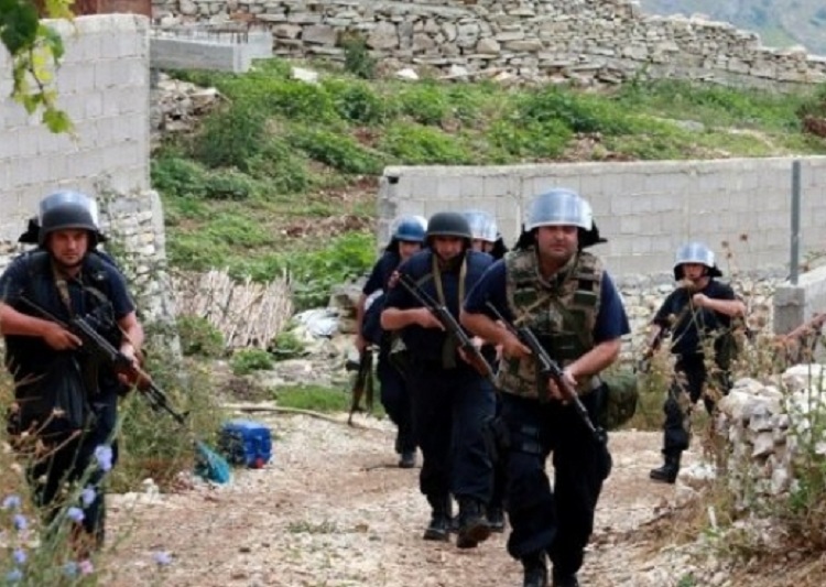 Policia zbarkon në Lazarat, kontrolle e alarm pas një telefonate