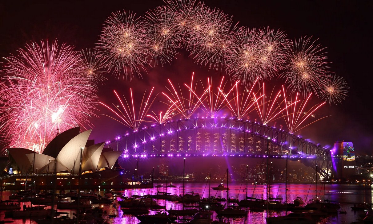 Australia pret Vitin e Ri, qielli ndriçohet me fishekzjarre (VIDEO)