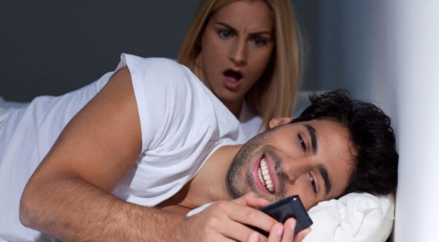 Shumica e partnerëve tradhtojnë përgjatë kësaj periudhe të vitit