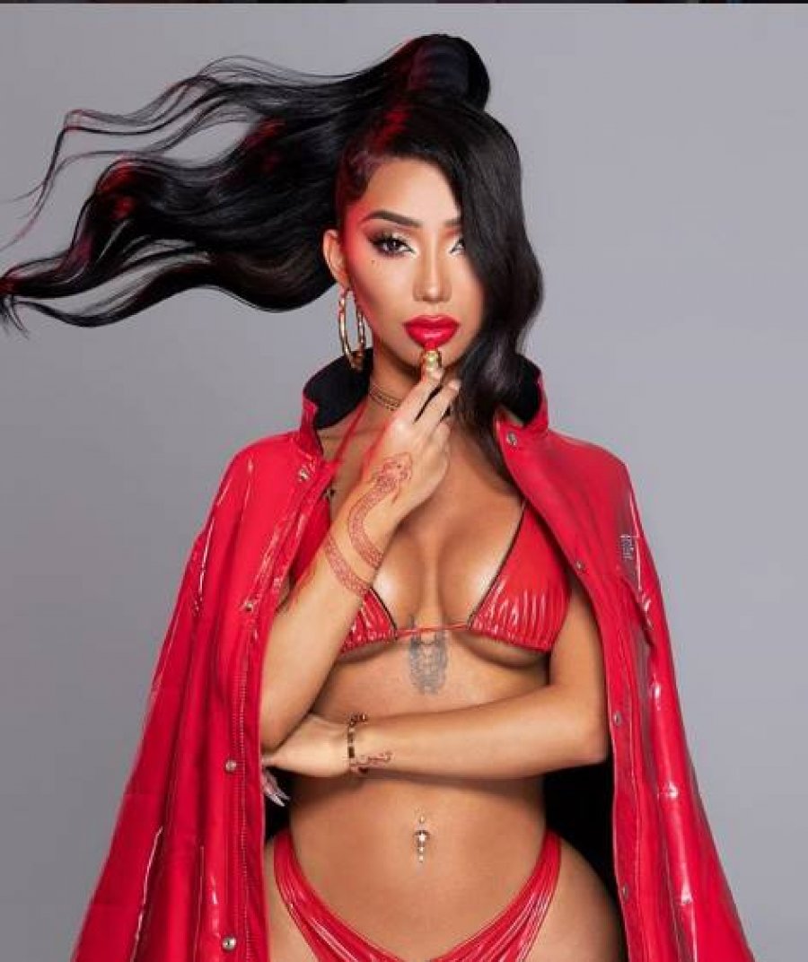 Dikur ishte burrë, tani është modele e njohur!