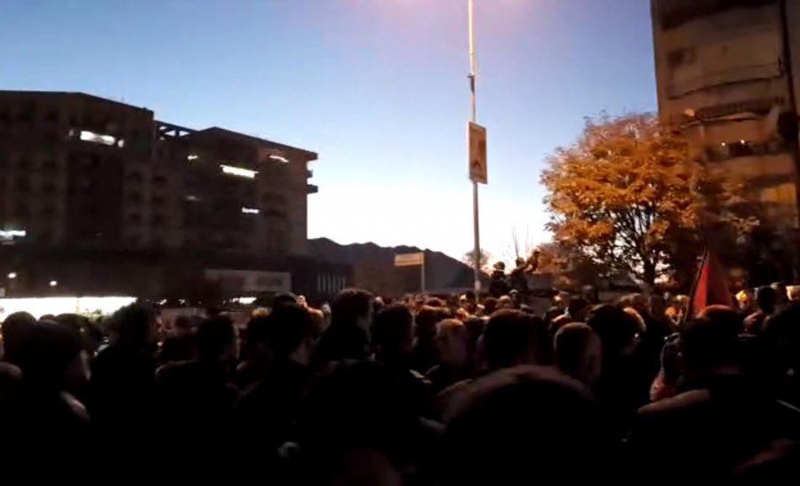 Protesta, bllokohet hyrja e Shkodrës