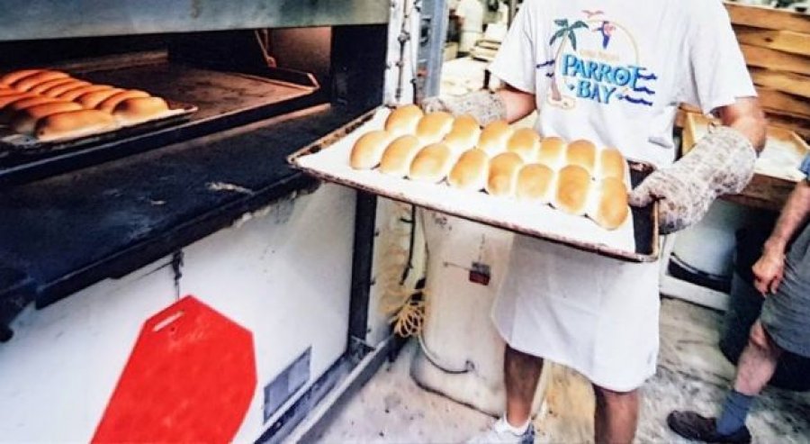 Ky është ministri shqiptar, që ka punuar në furrë buke