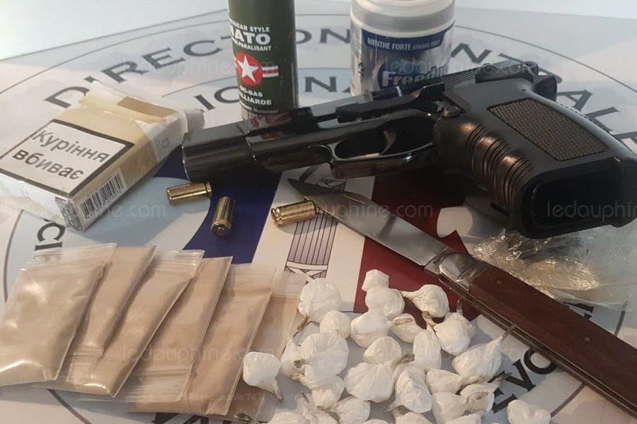 EMRI/ Ndiqet nëpër rrugë nga policia, kapet i riu shqiptar