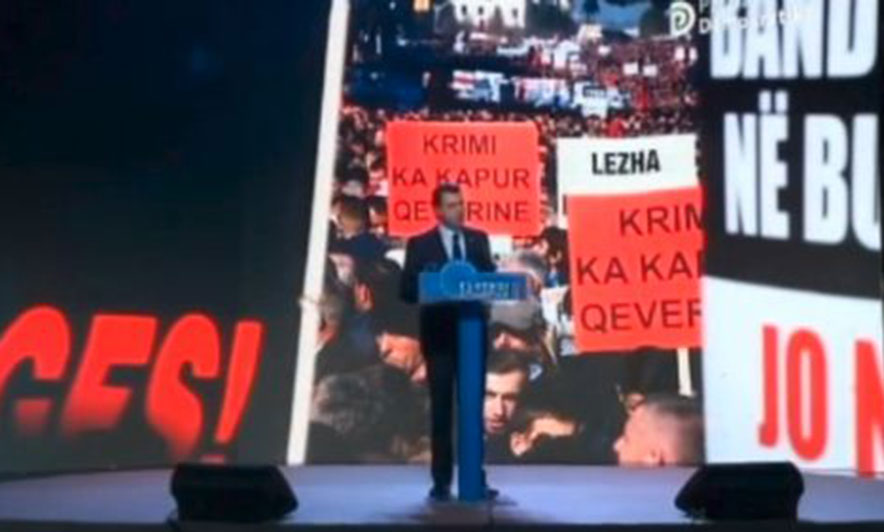 Momenti kur Basha për pak sa nuk rrëzohet në Kuvendin e demokratëve (VIDEO)