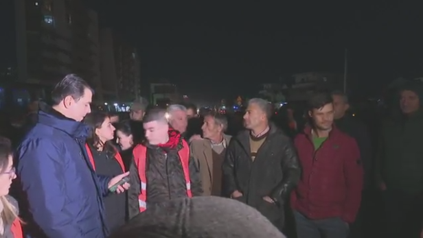 Protesta tek Unaza e re/ Banorët, Ramës: Hajde po ta mbajti